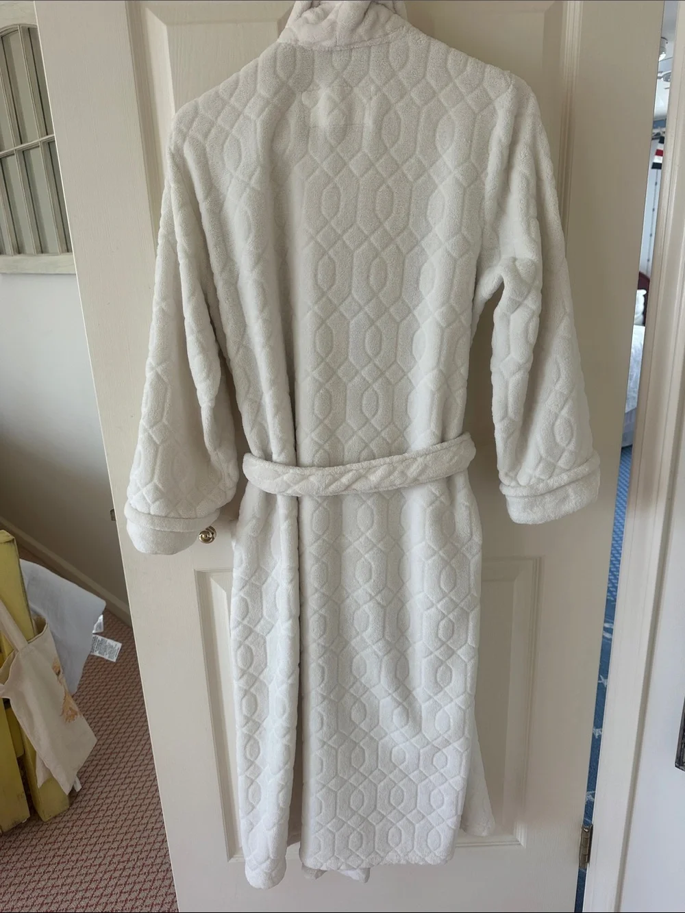 Midnight by Carole Hochman Quilted White Plush Bathrobe with Shawl Collar pocket